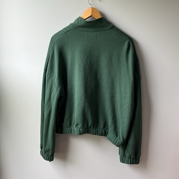 Hollister green cropped sweater size large - Picture 4 of 5